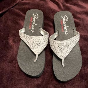 Skechers memory foam sparkle flip flops
